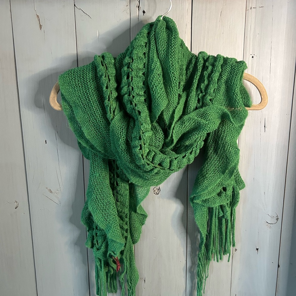 Love Culture Green Knit Scarf